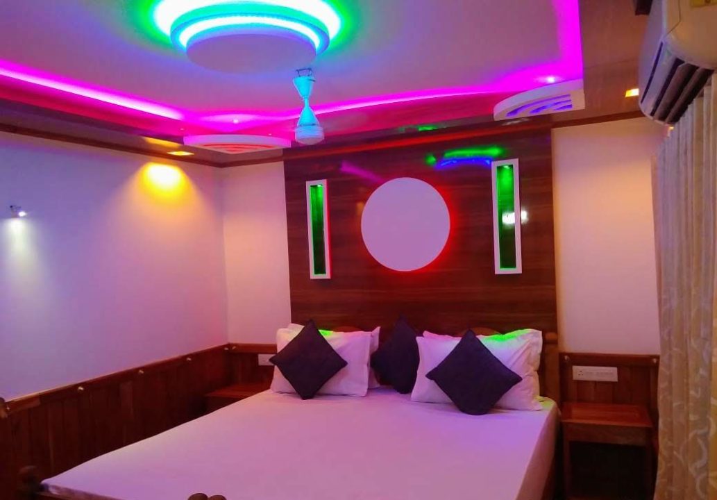 1 Bedroom Deluxe Houseboat - Kumarakom Houseboat Club