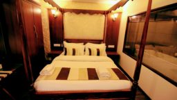 1 Bedroom Ultra Luxury Houseboat