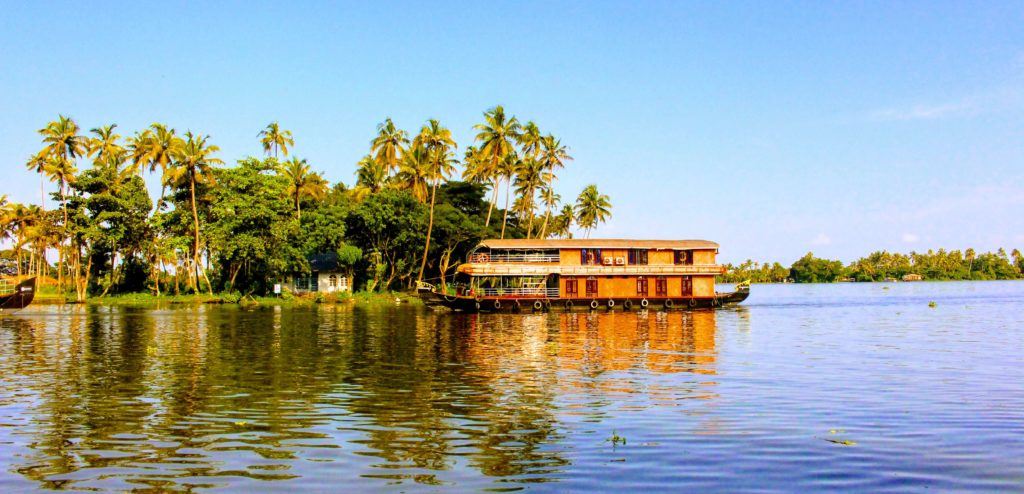 day trip houseboat kumarakom