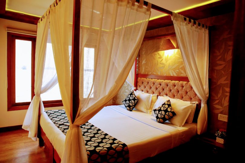 4 Bedroom luxury houseboat