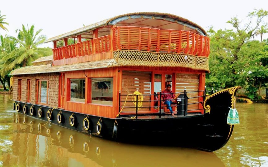 1 Bedroom Premium Houseboat with Upperdeck