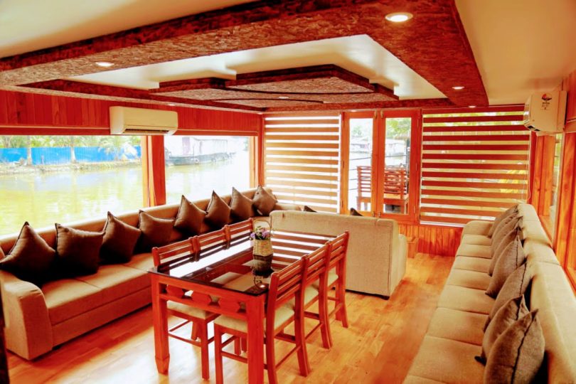 1 Bedroom Premium Houseboat with Upperdeck