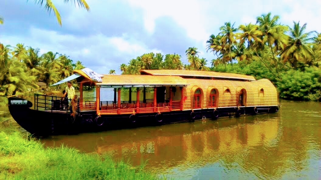 1 Bedroom Deluxe Houseboat - Kumarakom Houseboat Club