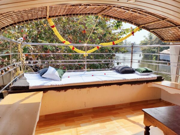 1 Bedroom Deluxe Houseboat with Upper Deck in Kumarakom - Kumarakom ...